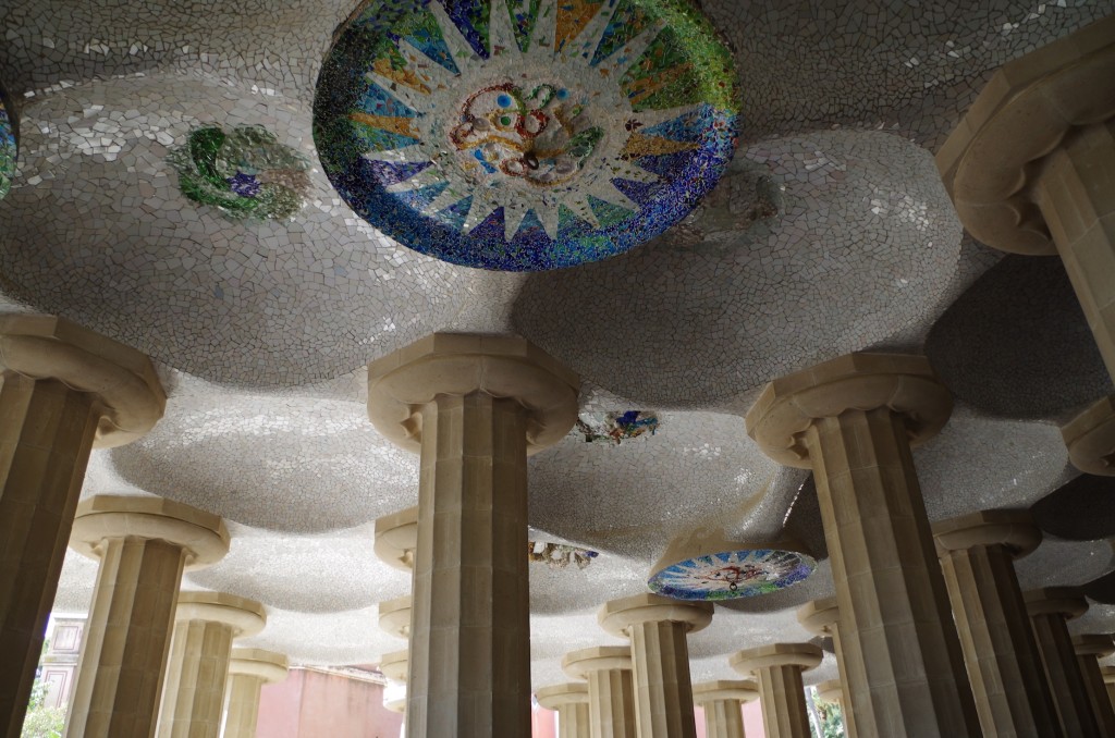 seeing as this post isn't really about anything, here is a picture of the ceiling at parc guell. it needs to be this epic and huge to hold up the weight of 12810 fat tourists, including us.